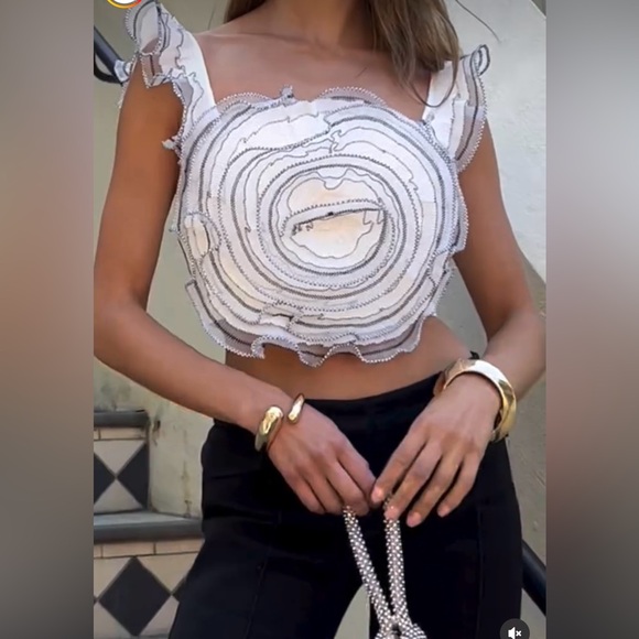NWT Elliatt $240 Swirling Rosette Crop Top Size L - Picture 10 of 11